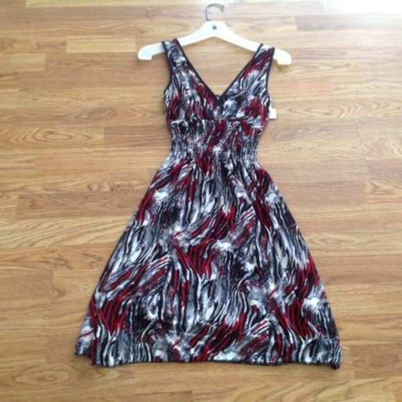 NWT RED AND BLACK DECO PRINT DRESS SUNDRESS M - Picture 5 of 5